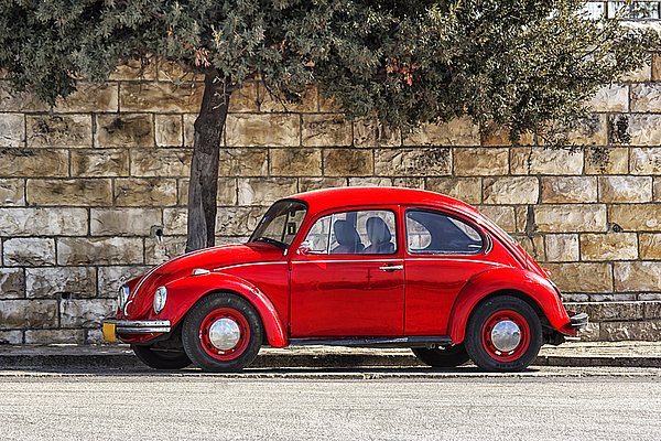 rotes VW Käfer Auto roter Volkswagen Käfer
